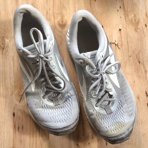 Brooks Ghost 10 Running Shoes in Silver, Grey & White 9